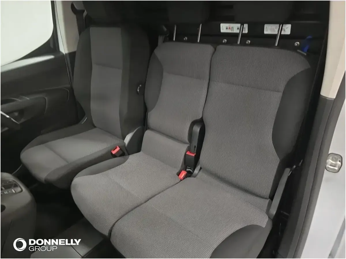 Used Vauxhall Combo 98 kW (134 HP) 2025 White MPV