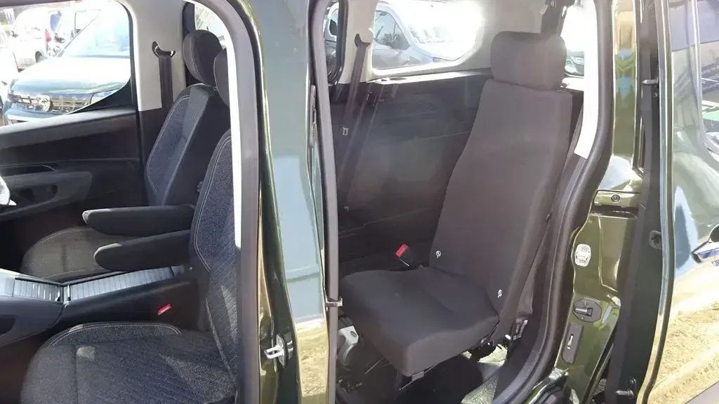 Nouă Peugeot Rifter Access 2025 Verde Monovolum