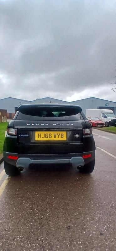 Używany Land Rover Range Rover evoque SE 2016 Czarny Kombi