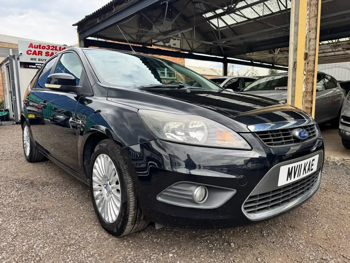 Used Ford Focus Titanium 99 HP (72 kW) 2011 Black Hatchback