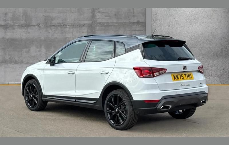 New Seat Arona Black Edition 115 HP (84 kW) 2025 White SUV