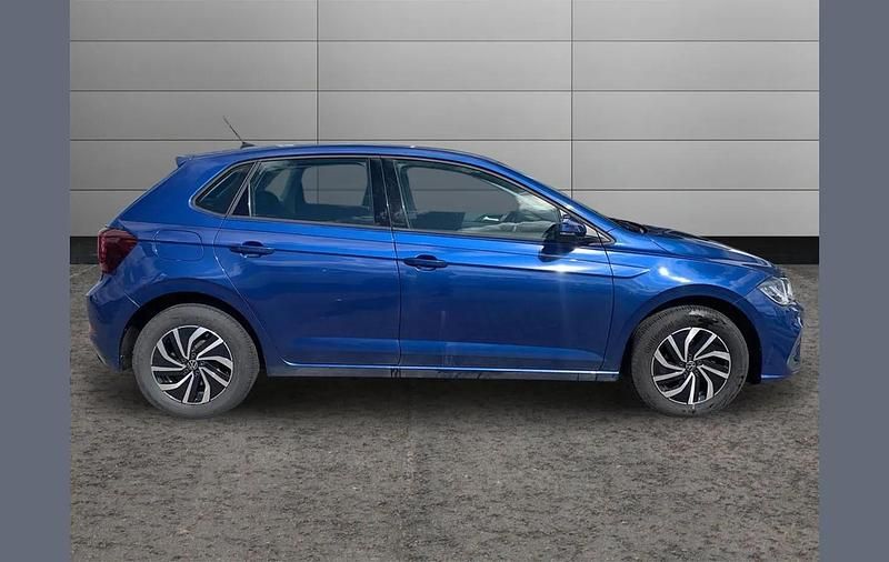 Used VW Polo Life 95 HP (69 kW) 2023 Blue Hatchback