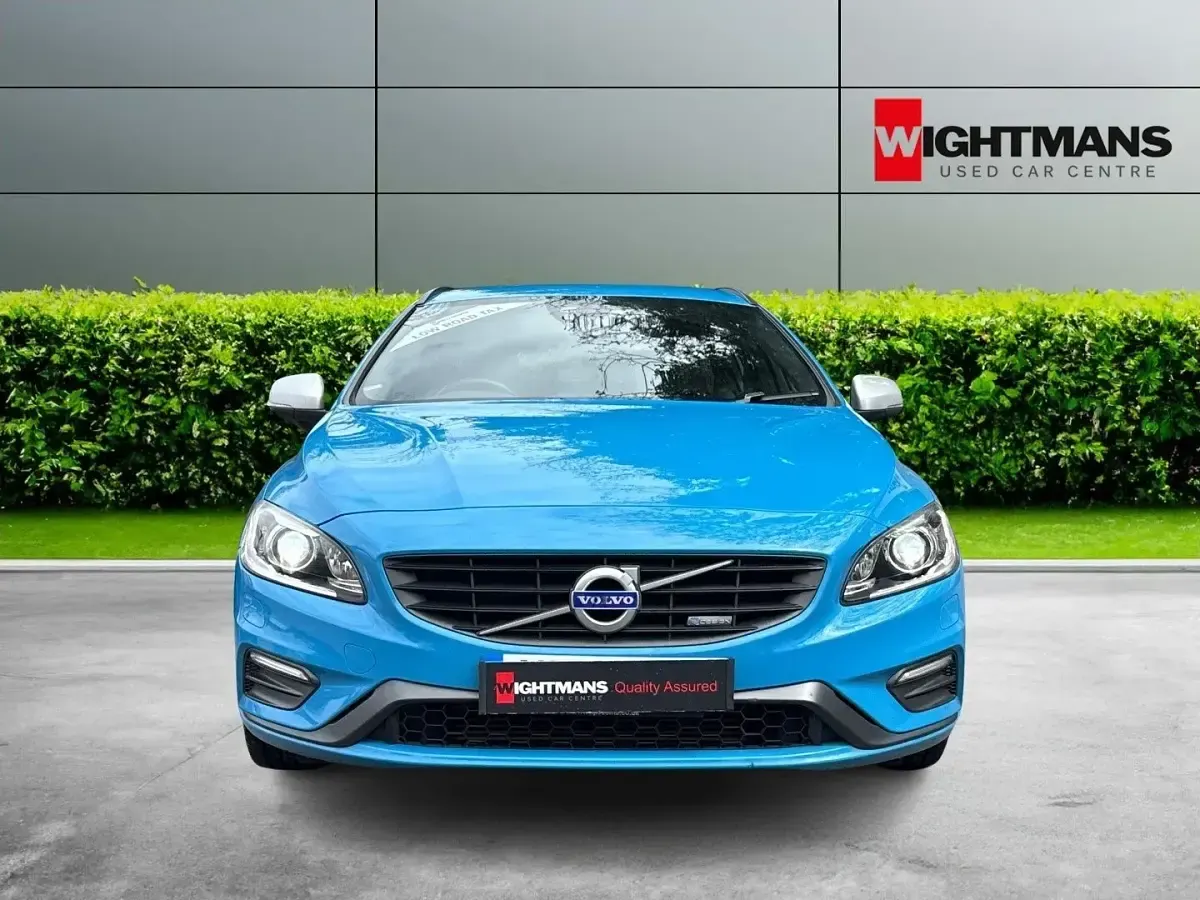 Used Volvo V60 R-Design 115 HP (84 kW) 2015 Blue Estate