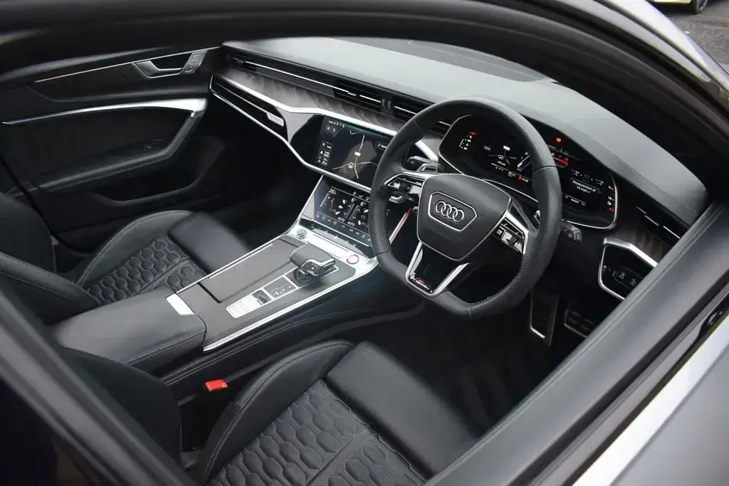 Begagnad Audi RS6 Comfort 600 HK (441 kW) 2020 Silver Kombi