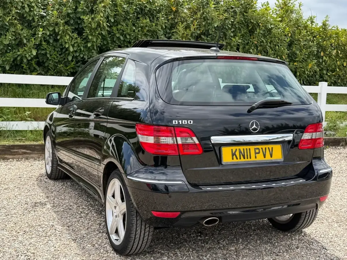 Used Mercedes B180 2011 Black MPV
