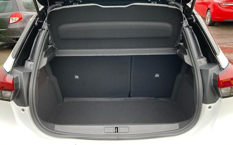 Used Vauxhall Corsa 101 HP (74 kW) 2024 White Hatchback