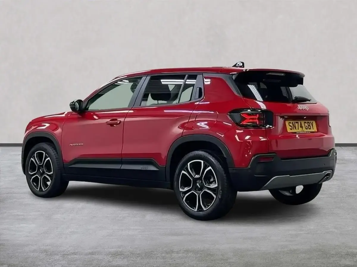 Begagnad Jeep Avenger Summit 100 HK (73 kW) 2025 Röd SUV