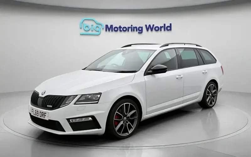 Used Skoda Octavia vRS 188 HP (138 kW) 2020 White Estate