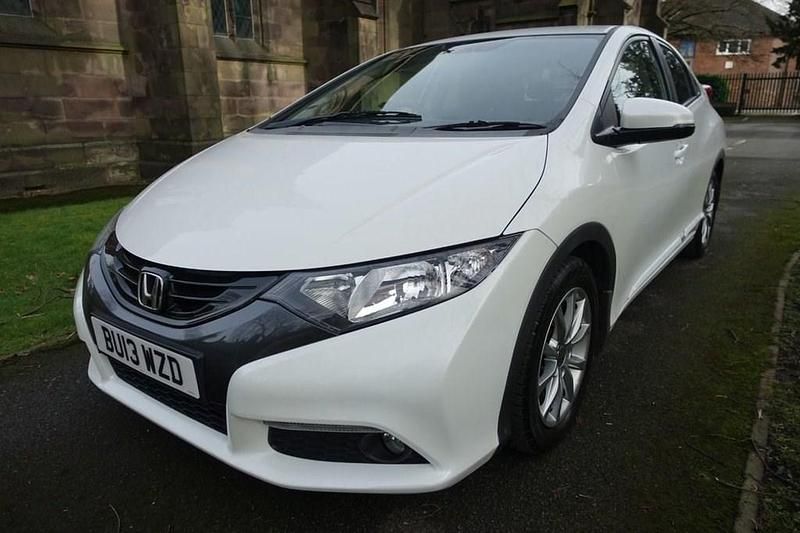 Used Honda Civic ES 142 HP (104 kW) 2013 White Hatchback