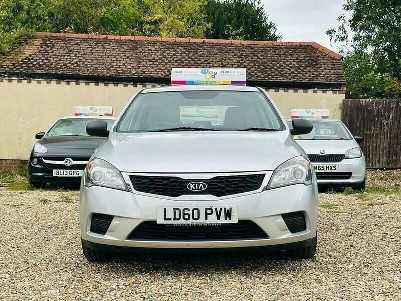Used Kia Ceed 2010 Silver Hatchback