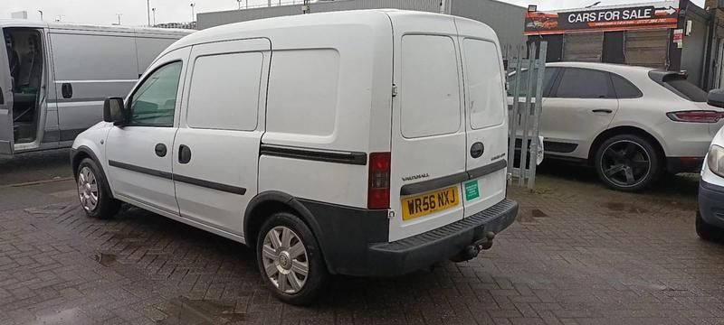 Used Vauxhall Combo 75 HP (55 kW) 2006 White Van