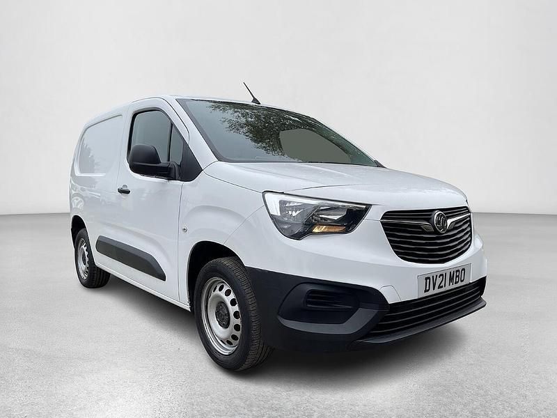 White Used 2021 Vauxhall Combo MPV | £5,490 (Good price) - Image 1/4