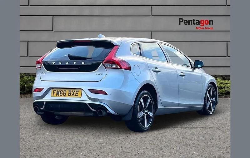 Used Volvo V40 R-Design 150 HP (110 kW) 2016 Silver Hatchback