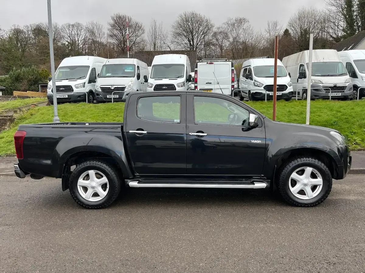 Used Isuzu D-Max 2017 Black Pickup