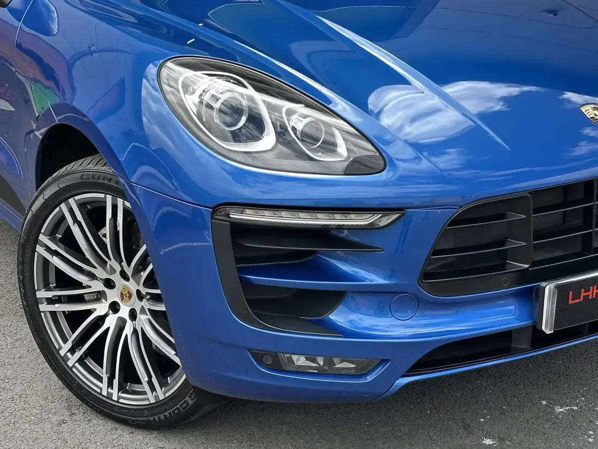 Used Porsche Macan 258 HP (189 kW) 2015 Blue SUV