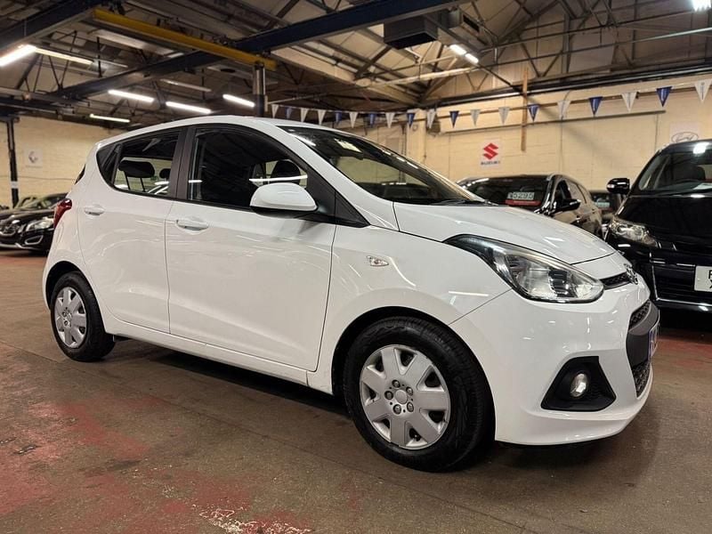 White Used 2016 Hyundai i10 SE Hatchback | £6,000 (Good price) - Image 1/4