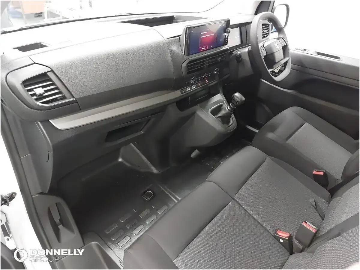 Used Vauxhall Vivaro 143 HP (105 kW) 2024 White MPV