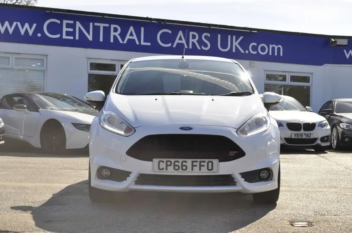 Used Ford Fiesta ST-Line 140 HP (102 kW) 2016 White Hatchback