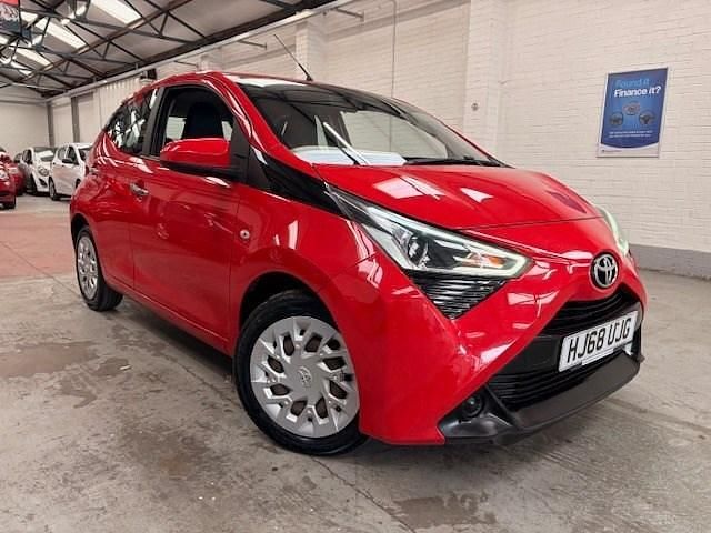 Used Toyota Aygo X-play 2018 Red Hatchback