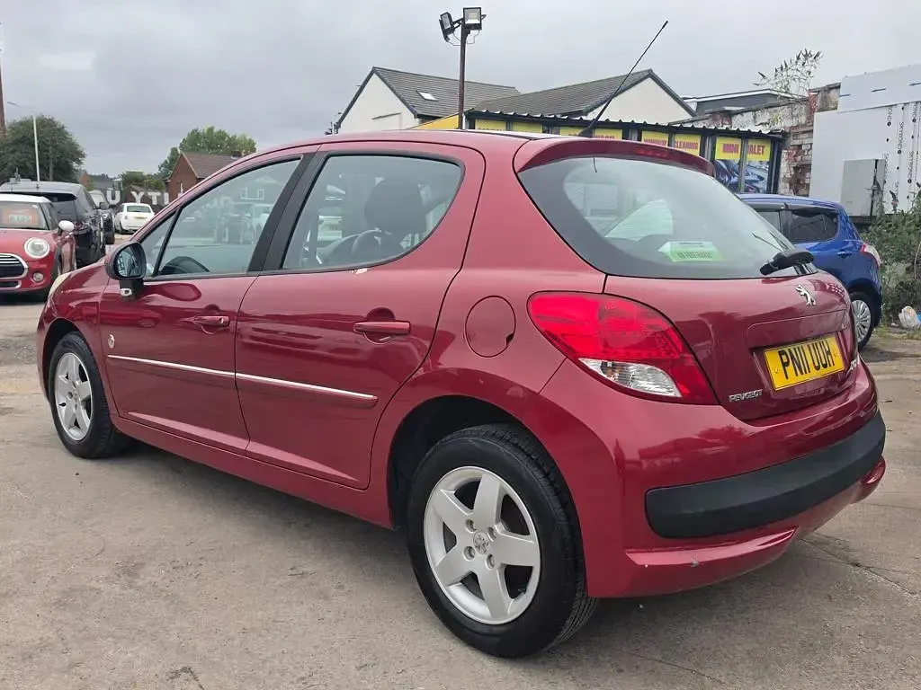 Used Peugeot 207 Envy 73 HP (53 kW) 2011 Red Hatchback
