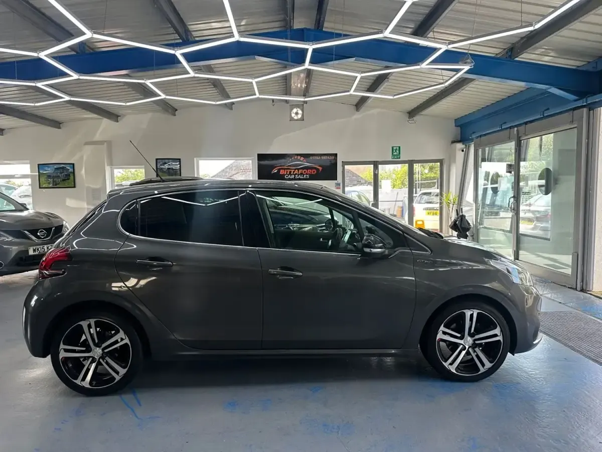Usado Peugeot 208 GT-line 2018 Cinzento Citadino