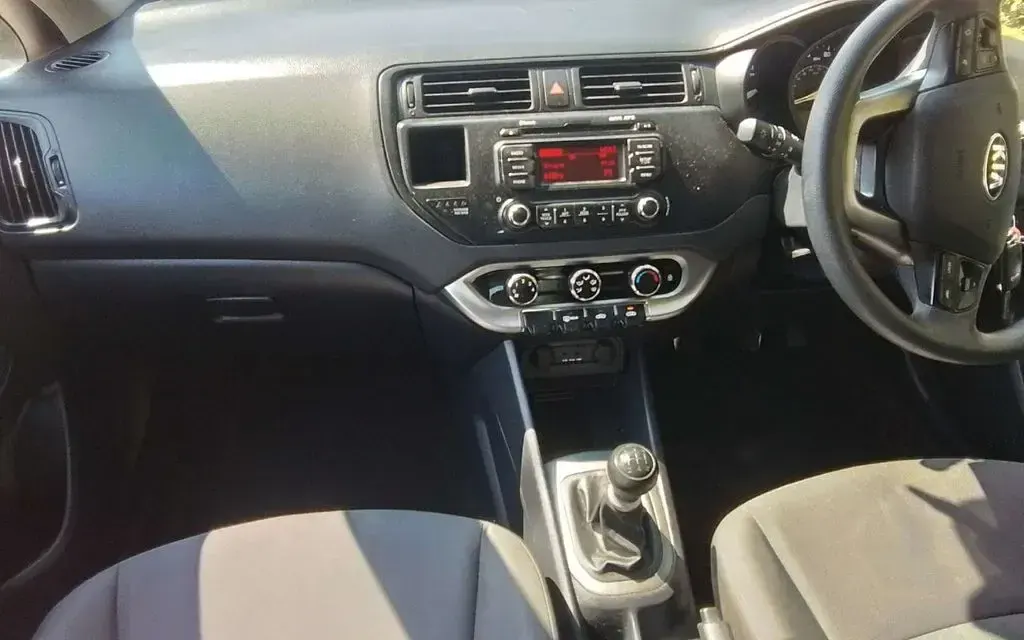 Used Kia Rio 84 HP (61 kW) 2013 White Hatchback