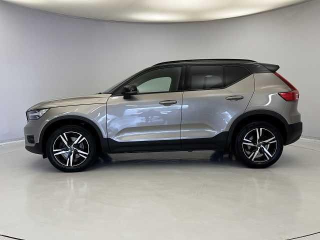 Used Volvo XC40 R-Design 194 HP (142 kW) 2022 SUV