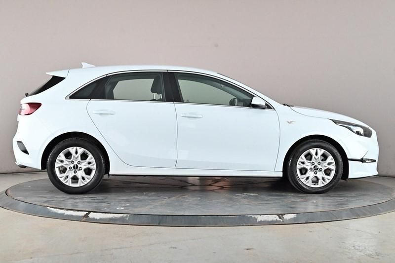 Used Kia Ceed 134 HP (98 kW) 2023 White Hatchback
