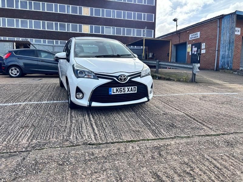 White Used 2015 Toyota Yaris Hatchback | £4,750 (Super price) - Image 1/4