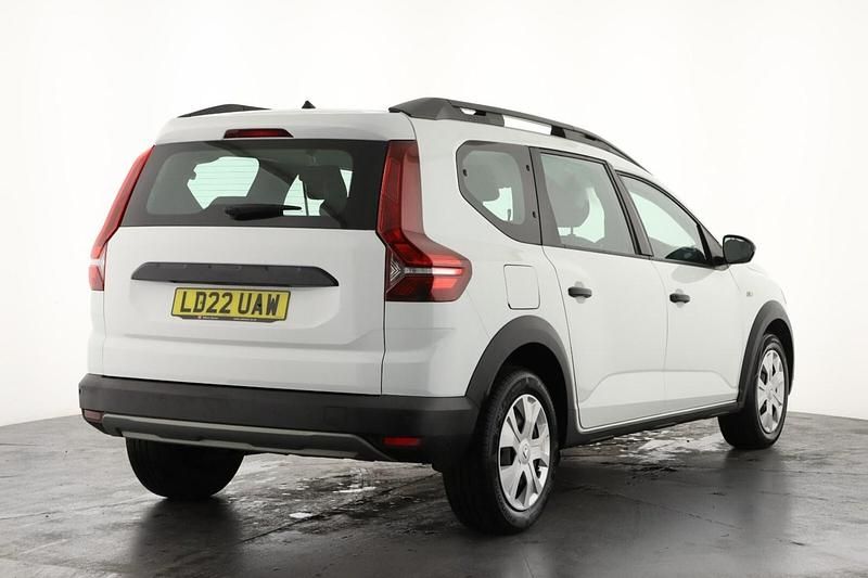 Second-hand Dacia Jogger Essentiel 110 CP (80 kW) 2022 Alb Monovolum