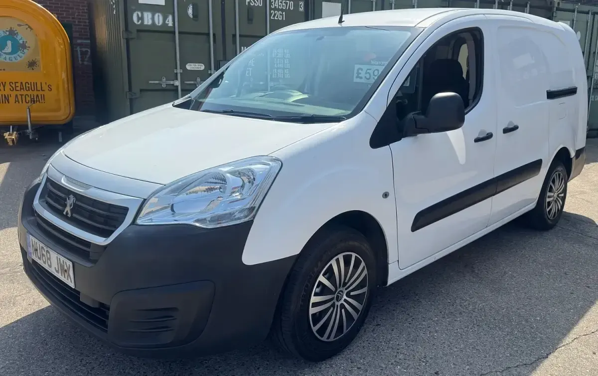 Used Peugeot Partner S 314 HP (230 kW) 2019 White MPV