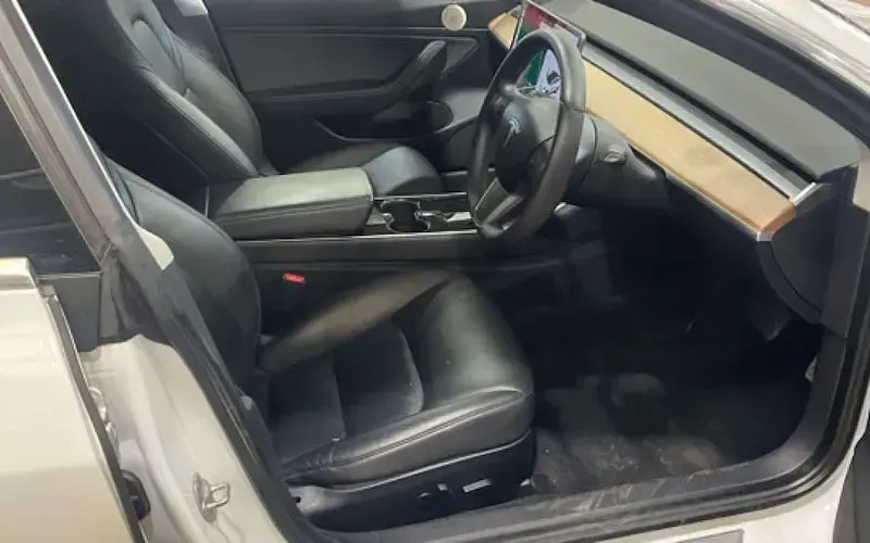 Used Tesla Model 3 Standard Range Plus 239 kW (325 HP) 2020 White Sedan