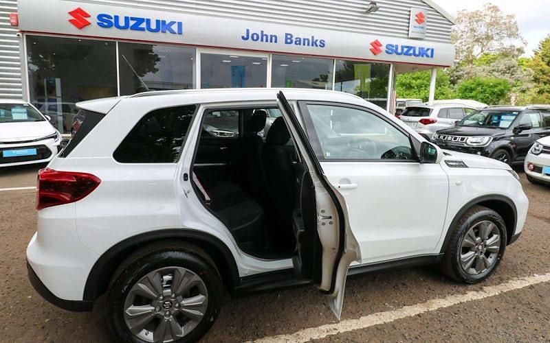 Neu Suzuki Vitara 110 PS (80 kW) 2026 Weiß SUV