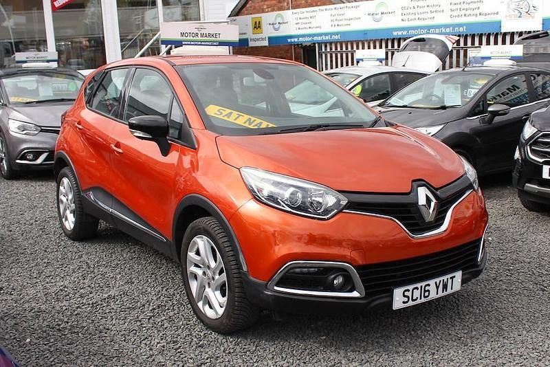 Used Renault Captur Dynamique 90 HP (66 kW) 2016 Orange SUV