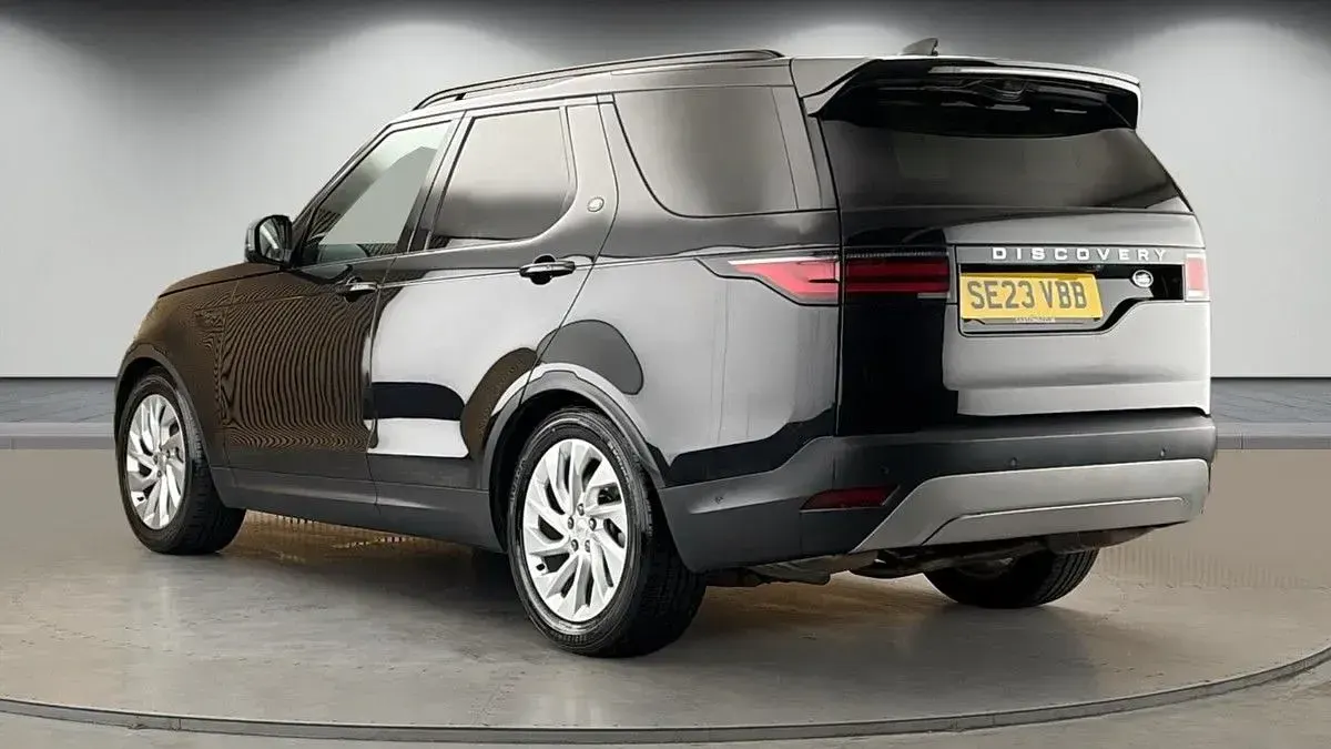 Używany Land Rover Discovery 5 S 300 KM (220 kW) 2023 Czarny SUV