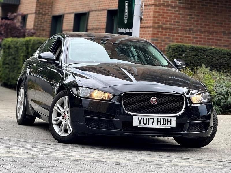 Usado Jaguar XE Prestige 180 HP (132 kW) 2017 Preto Sedan