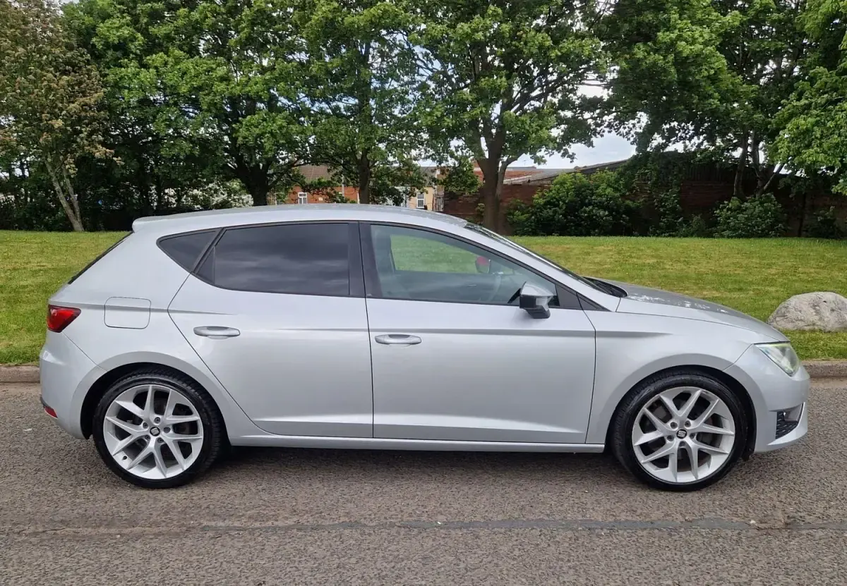 Usado Seat Leon FR 2016 Plateado Utilitario