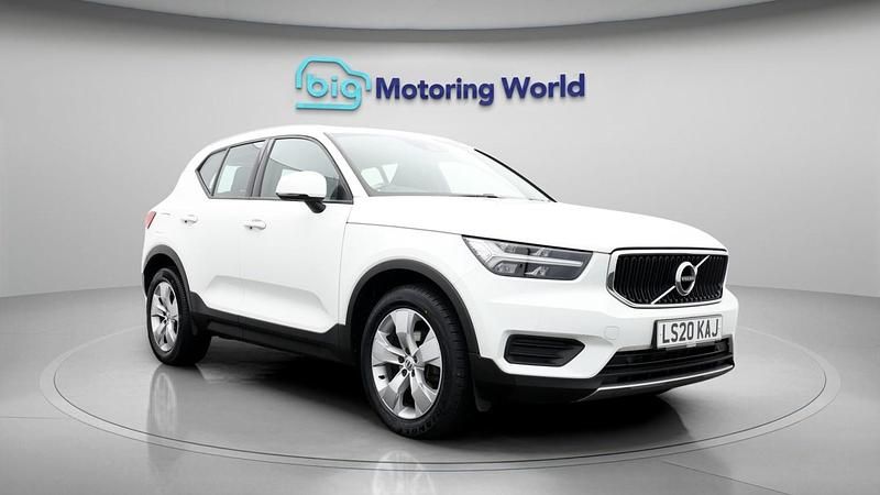 White Used 2020 Volvo XC40 Momentum SUV | £17,700 (Fair price) - Image 1/4