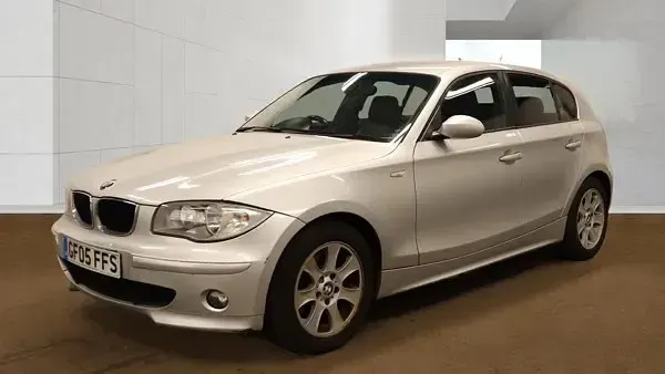 Begagnad BMW 120 2005 Silver Halvkombi