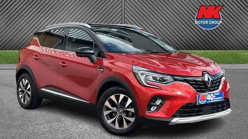 Red/black Used 2021 Renault Captur Version S SUV | £15,499 (Fair price) - Image 1/4