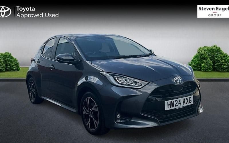 Used 2025 Toyota Yaris Hybrid Design Hatchback | £20,234 (Fair price) - Image 1/4