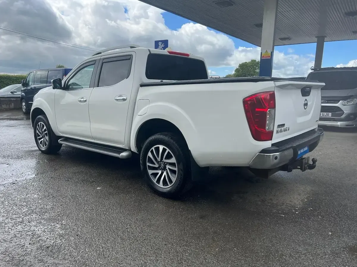 Used Nissan Navara Tekna 190 HP (139 kW) 2016 White Pickup
