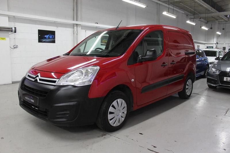 Used Citroën Berlingo 100 HP (73 kW) 2018 Red MPV