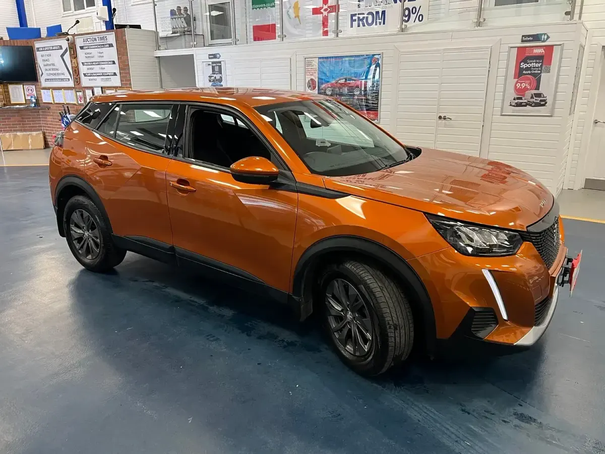 Used Peugeot 2008 Active Premium 110 HP (80 kW) 2021 Orange SUV