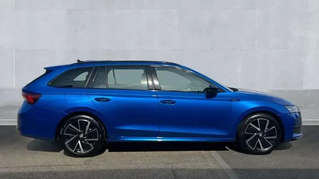 Used Skoda Octavia SportLine 150 HP (110 kW) 2025 Blue Estate