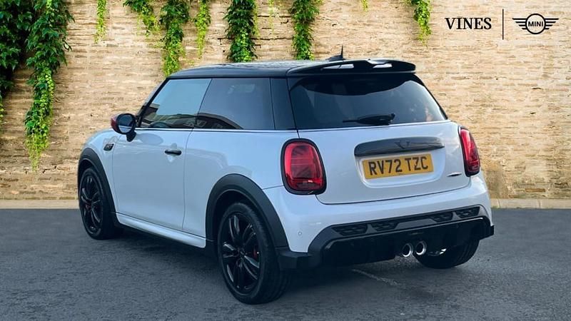 Used Mini John Cooper Works Hatch 228 HP (167 kW) 2022 White Hatchback