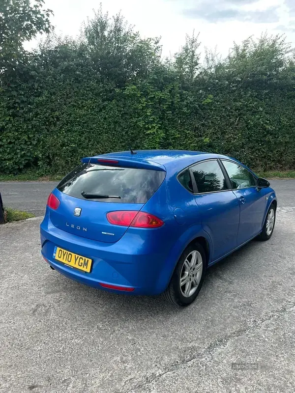 Used Seat Leon Ecomotive 105 HP (77 kW) 2010 Blue Hatchback