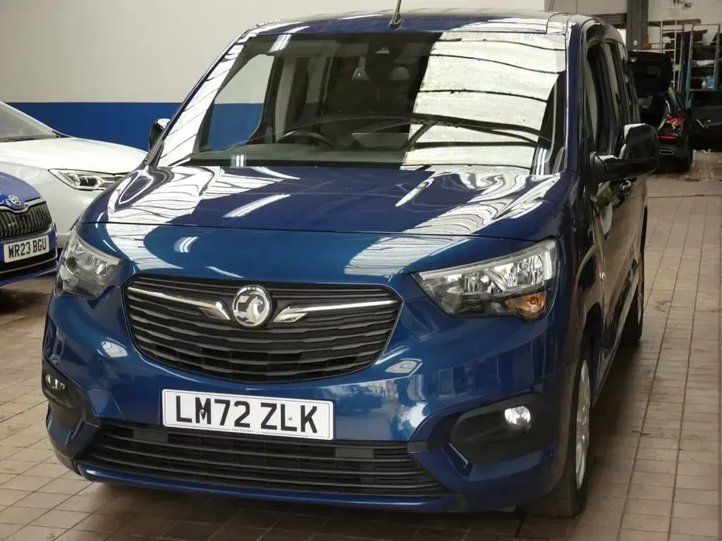 Used Vauxhall Combo S 130 HP (95 kW) 2022 Blue MPV
