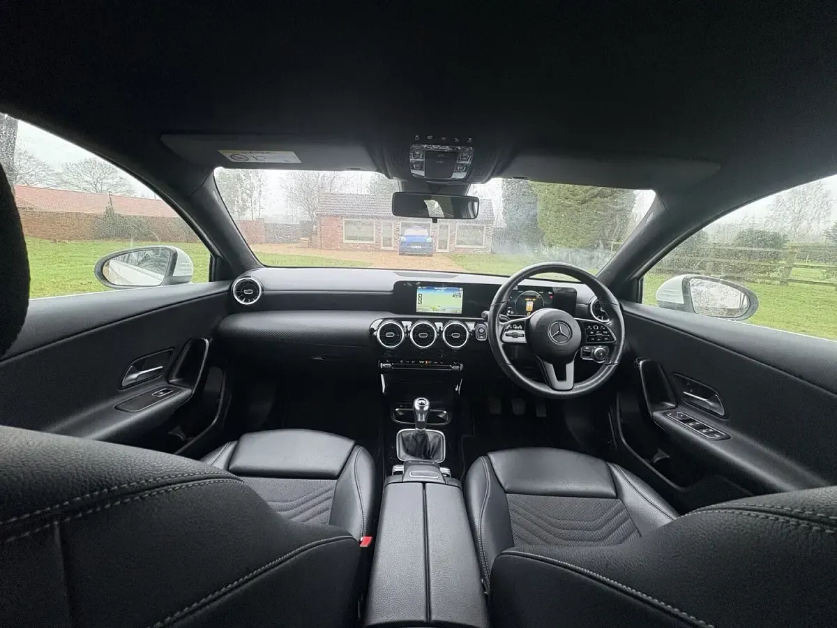 Used Mercedes A180 SE 136 HP (100 kW) 2019 White Hatchback