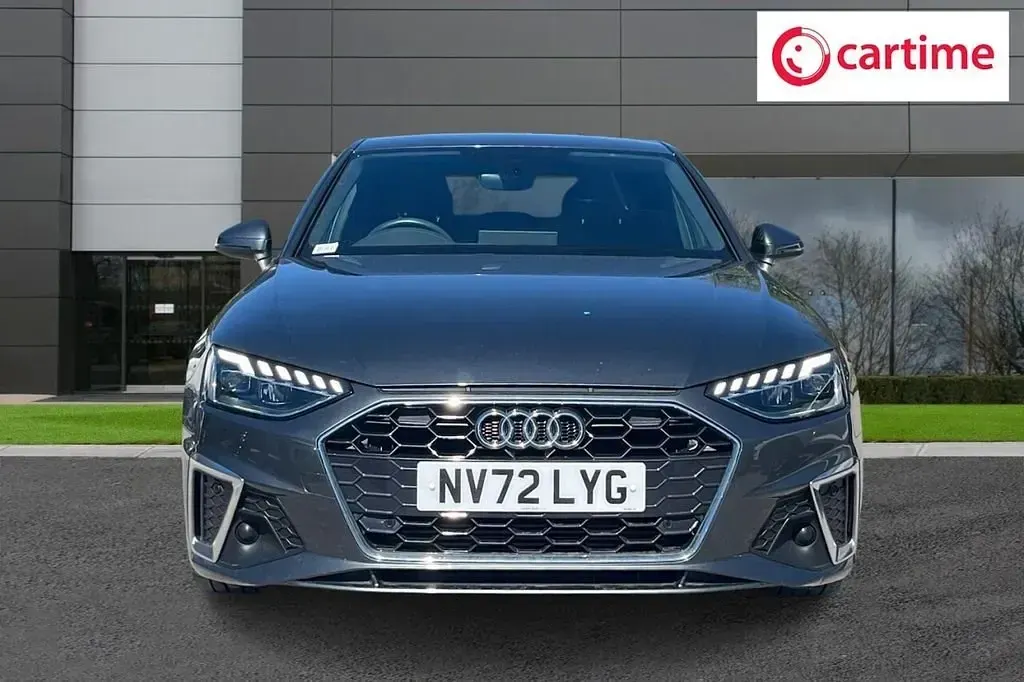Usado Audi A4 S-Line 150 HP (110 kW) 2023 Cinzento Sedan